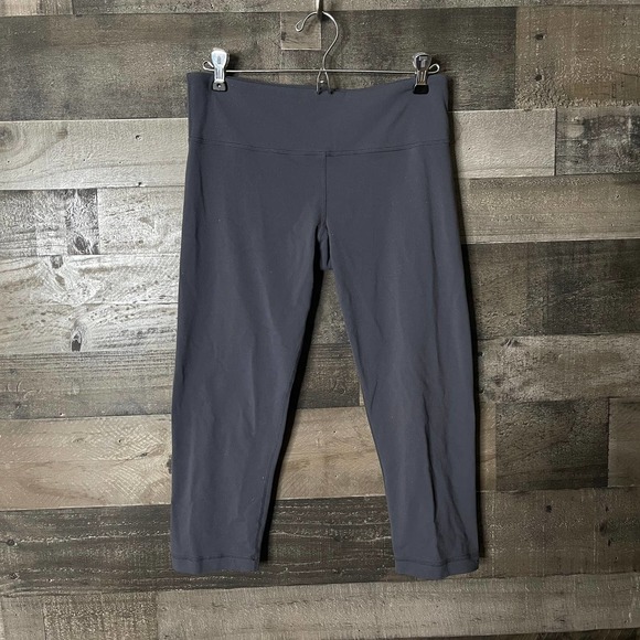 SOLD Lululemon Crop Pants 8 - Picture 1 of 3